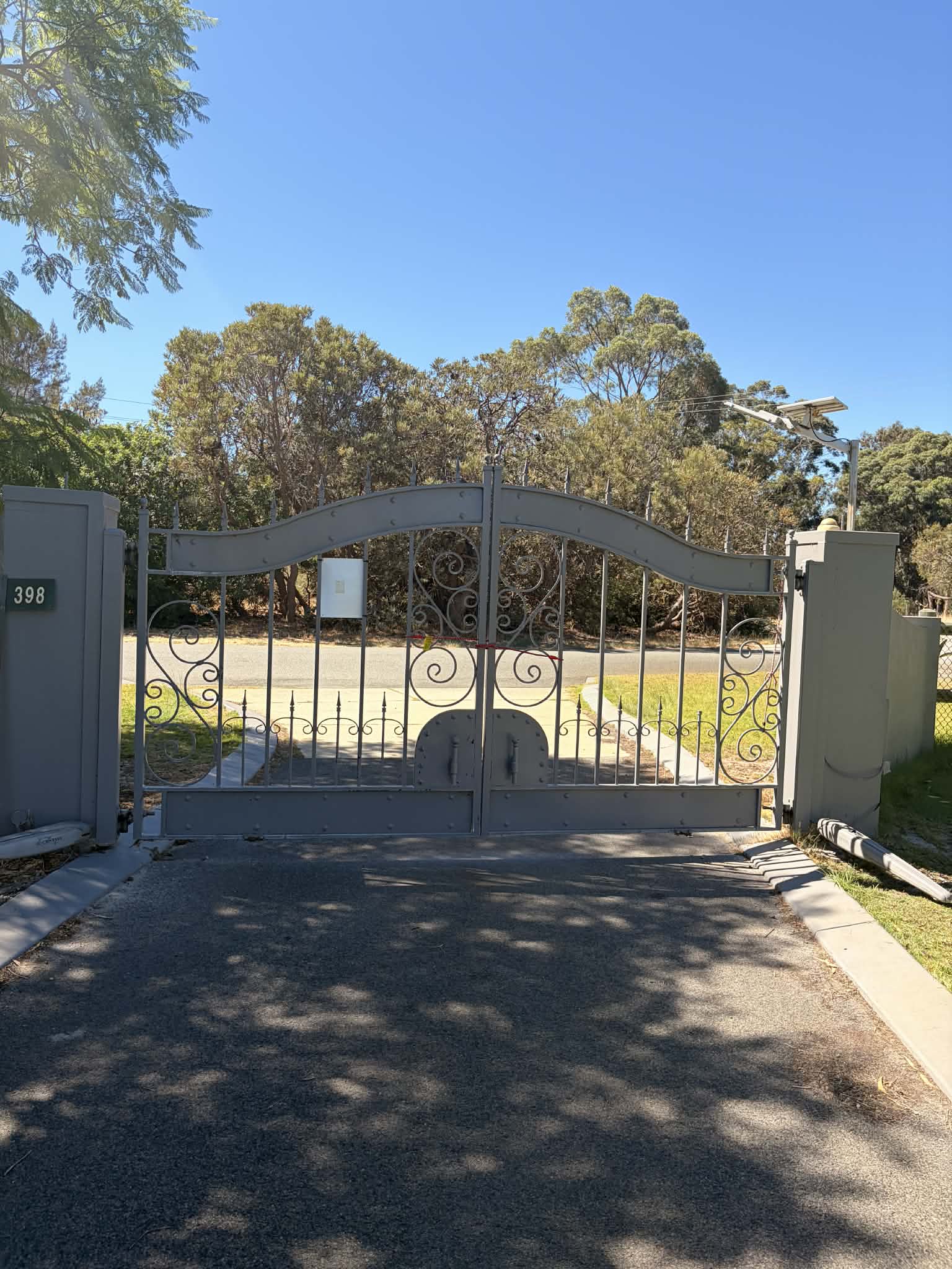 Automatic swing gate installation
